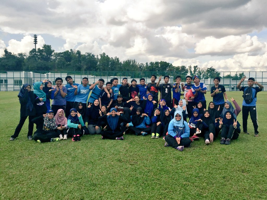 aaiinaaafeekhaa's tweet photo. Proud To Be With tho💃💃💃 #actuarialbonding #sascomms3 #CS112 #Part2 https://t.co/QMa4JWUbPX