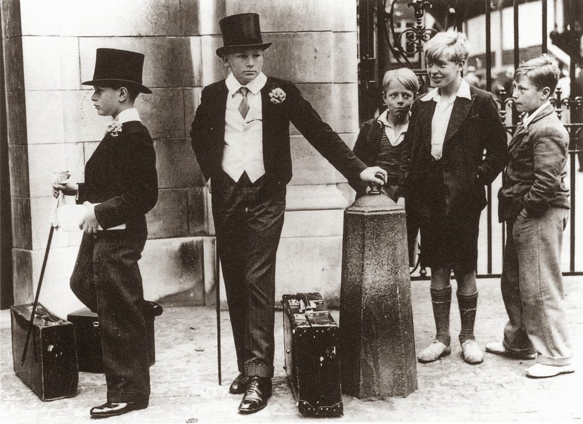 helloimthatdude's tweet photo. There were two types of boys in 1930s London https://t.co/OM49eLR9OO