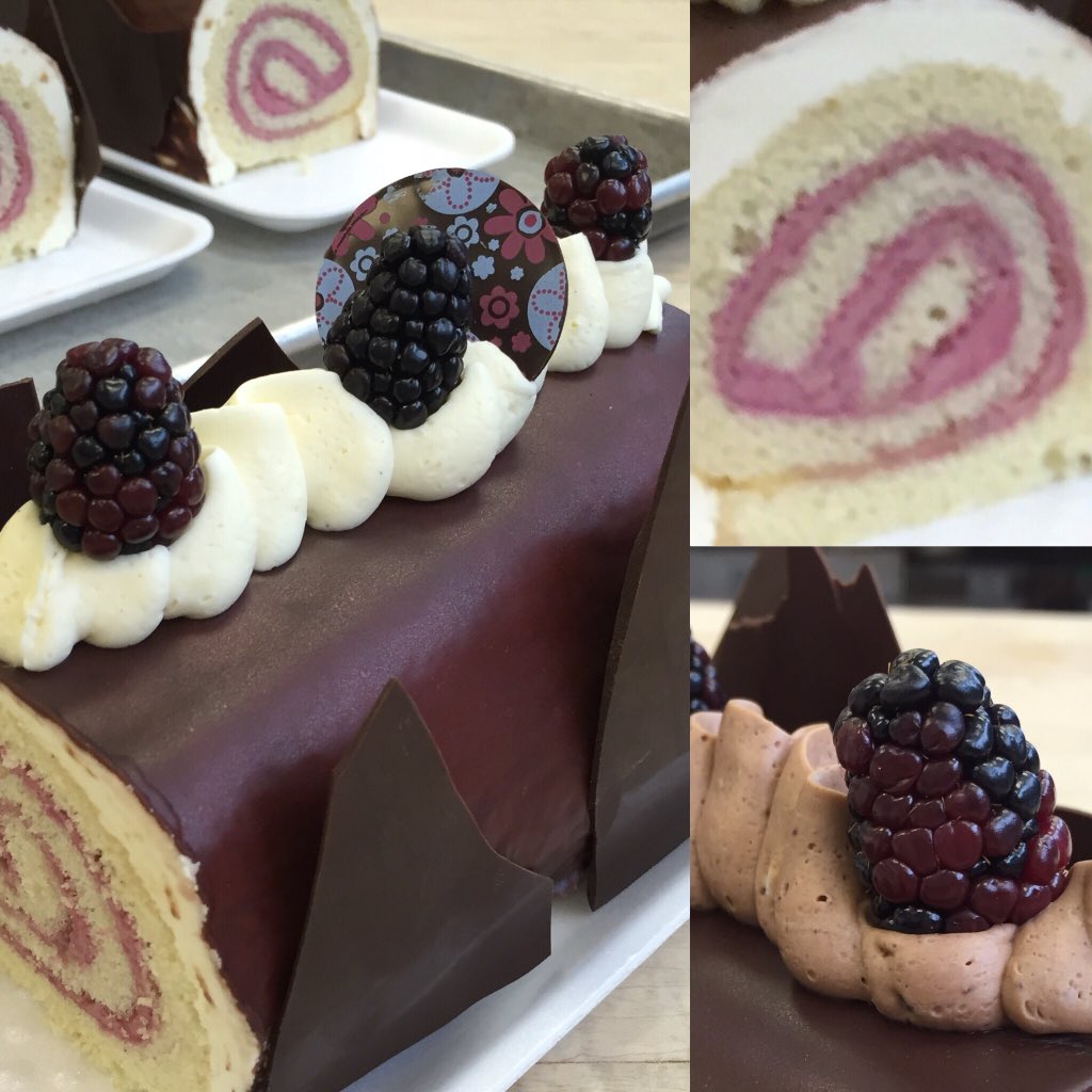 ChefDwhitaker's tweet photo. Vanilla Bean Swiss Roll, rasp mousse @NAIT @NAITCulinary #apprenticeCooks #3rd year https://t.co/mvFIhaRC1e