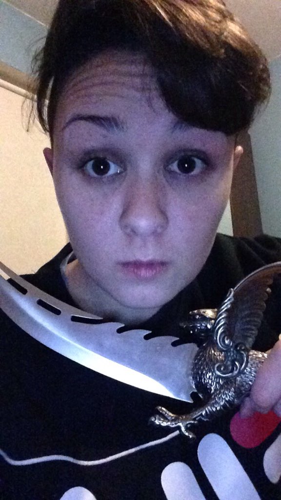 charmelo's tweet photo. @Michelle3ocal I'm ready for this killing spree #justkidden #bedtime #drunk #packin https://t.co/HW5lERlu26