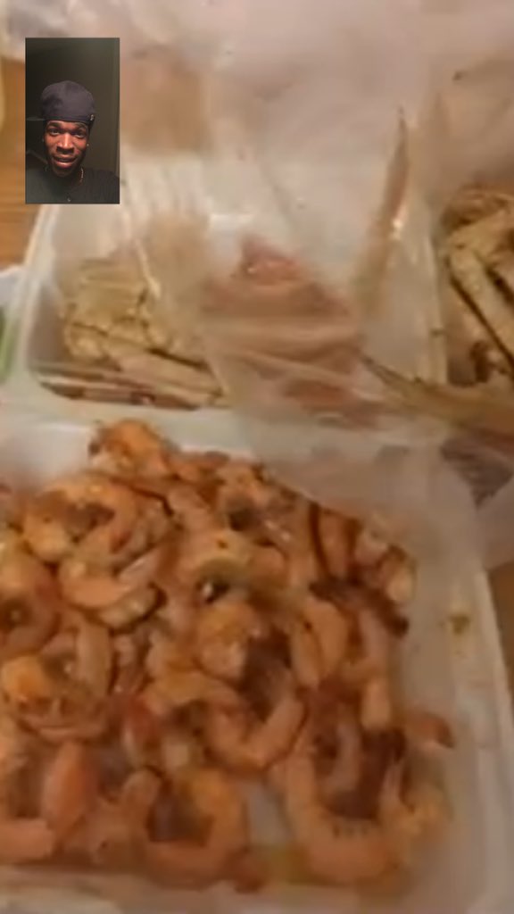 realryte_shaaa's tweet photo. broo @deeray_45 gettn fatt Lol https://t.co/UK1ijgwfuL