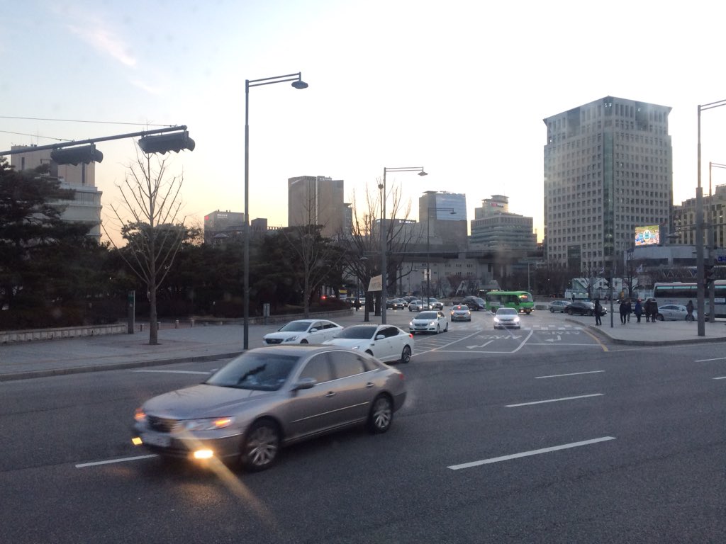 lovelytrap's tweet photo. Seoul in winter, we stayed 4-13 January. Cold but no snow https://t.co/rzW5llm0fr