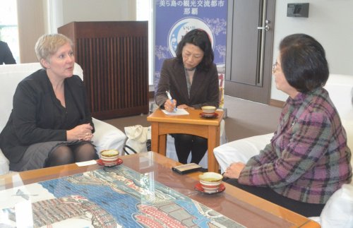 NorAlumniJapan's tweet photo. #ＬＧＢＴ 権利擁護を　ノルウェー大使館参事官、那覇市長と懇談 https://t.co/qwCTxqNmoe #ノルウェー　@NorwayinJapan https://t.co/bIgLSbHrcW