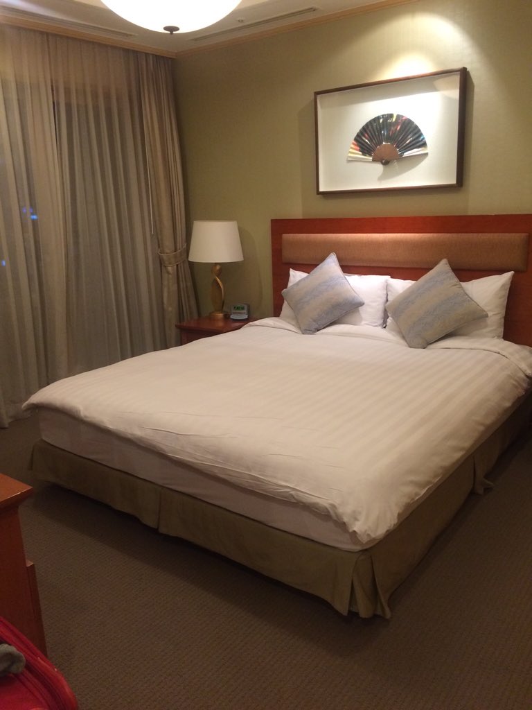lovelytrap's tweet photo. We stayed at Fraser suites Insadong two bedroom apartment. They have wonderful staff and great location 🎀🎀🎀🎀 https://t.co/OejcZ7foSH