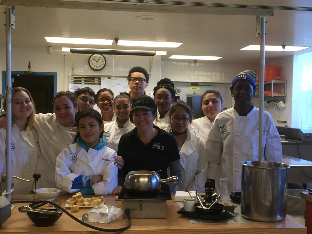 EdisonChefs's tweet photo. Emily from the Melting Pot visits Edison https://t.co/tbpFvSaLLa