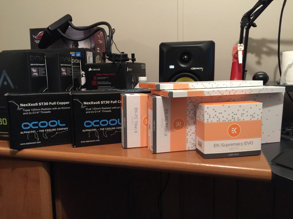 Jeffn757's tweet photo. Water cooling parts are starting to arrive #PCMasterRace #custompc https://t.co/Lolh4admWQ