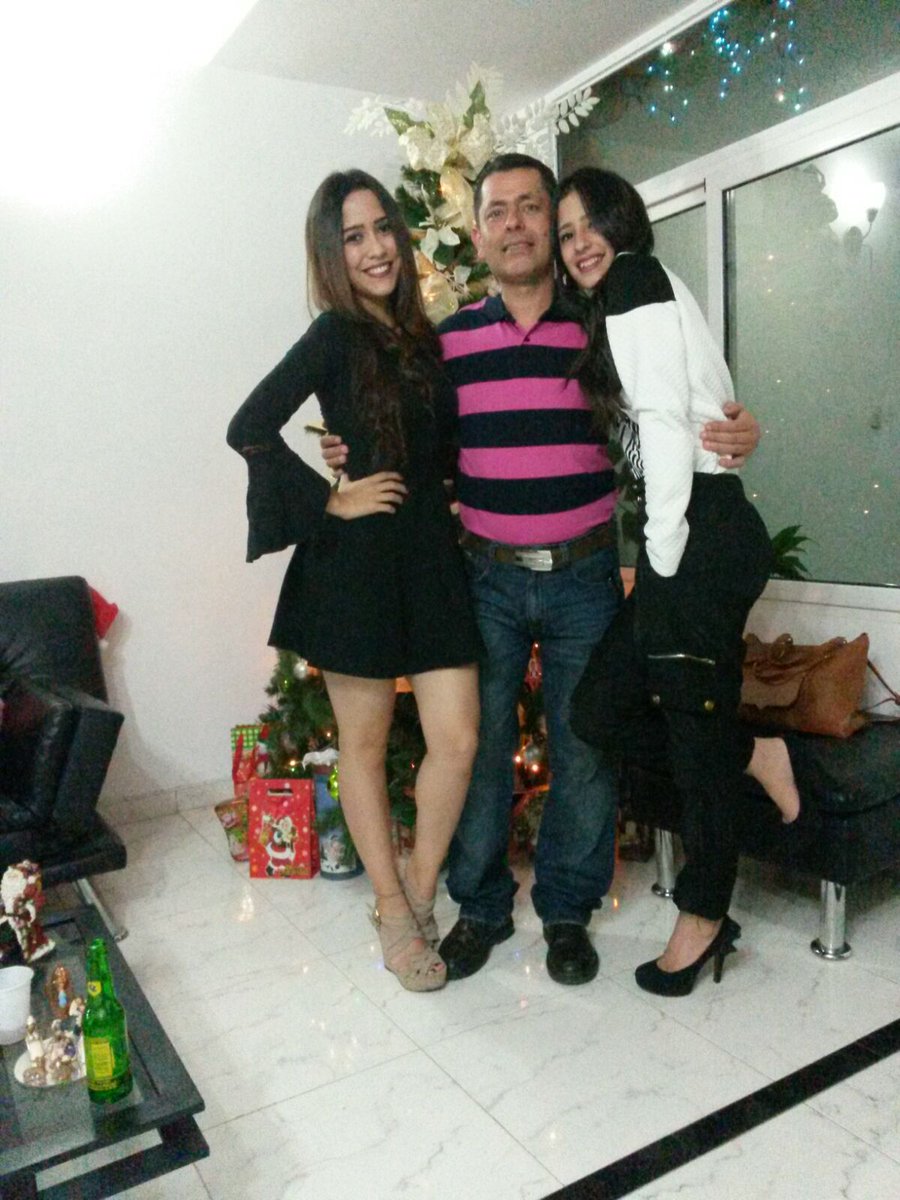 YovannaABC's tweet photo. Los amo. https://t.co/0hop4TbWY0
