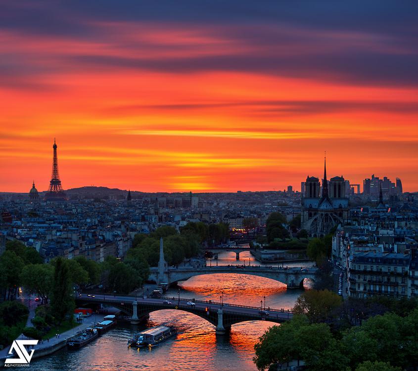 Orange skies and stunning architecture in #Paris | Photography by ©A.G. Photographe