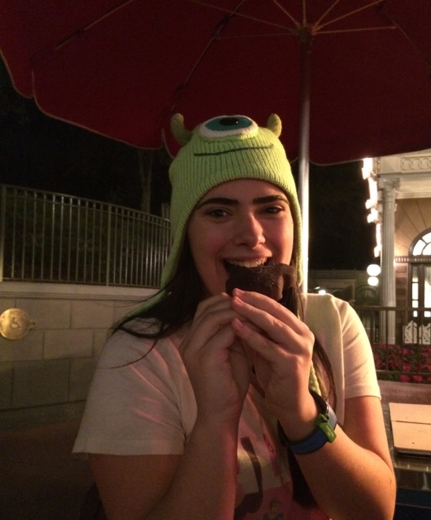 Linzz_Tanzz's tweet photo. The happiest monster😍🍦🍫 #mickeypop https://t.co/y3CePdDnFW