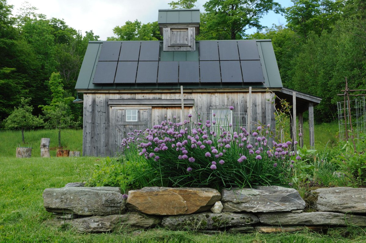 SunPower's tweet photo. Our most popular blog post ever: How Many Solar Panels Will I Need? Find out in four steps. https://t.co/nKUhPjOV4V https://t.co/3nPLB4nddf