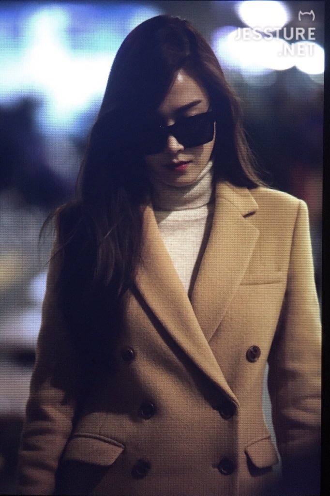 [PIC][15-01-2016]Jessica trở về Hàn Quốc vào sáng nay CYuUdEzUEAAU-mG