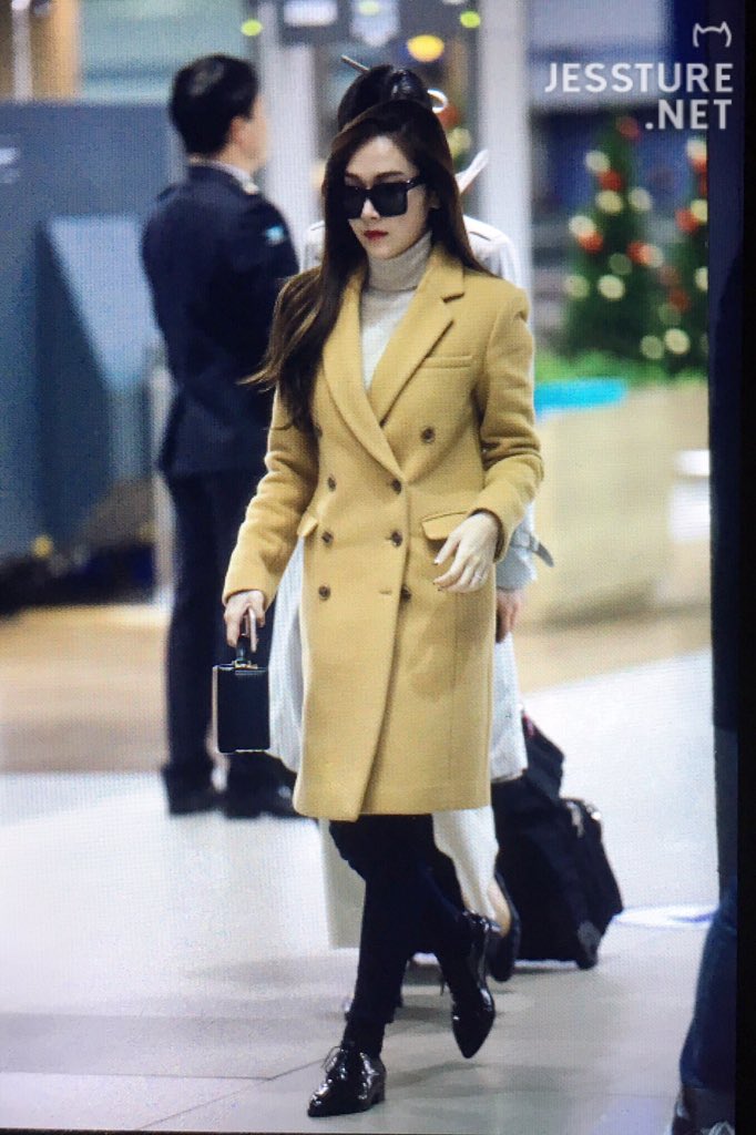 [PIC][15-01-2016]Jessica trở về Hàn Quốc vào sáng nay CYuUdEzUwAAiCkj