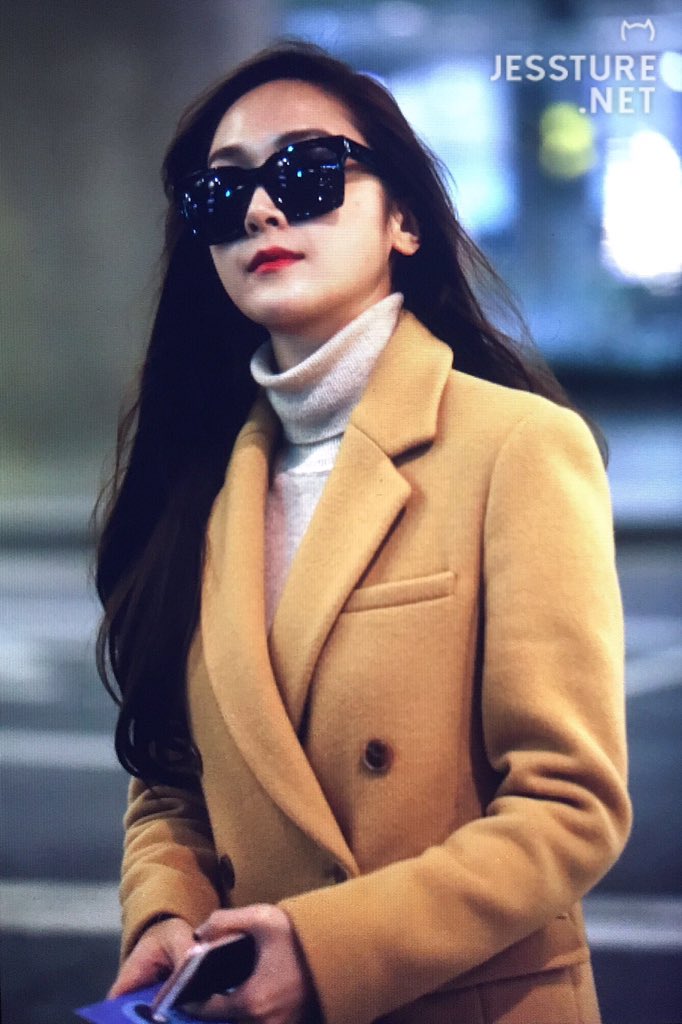 [PIC][15-01-2016]Jessica trở về Hàn Quốc vào sáng nay CYuUhMdUkAAjLsW
