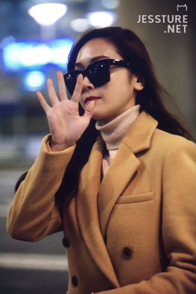 [PIC][15-01-2016]Jessica trở về Hàn Quốc vào sáng nay CYuUhMwUQAAQ7X5