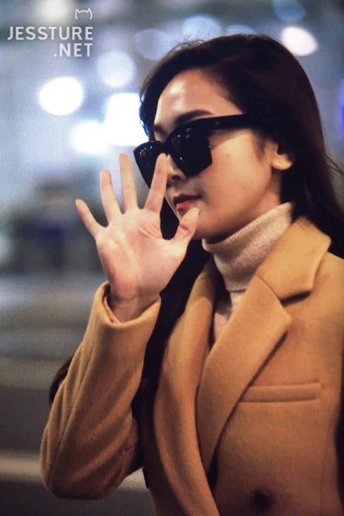 [PIC][15-01-2016]Jessica trở về Hàn Quốc vào sáng nay CYuUhNMUwAEdjwz