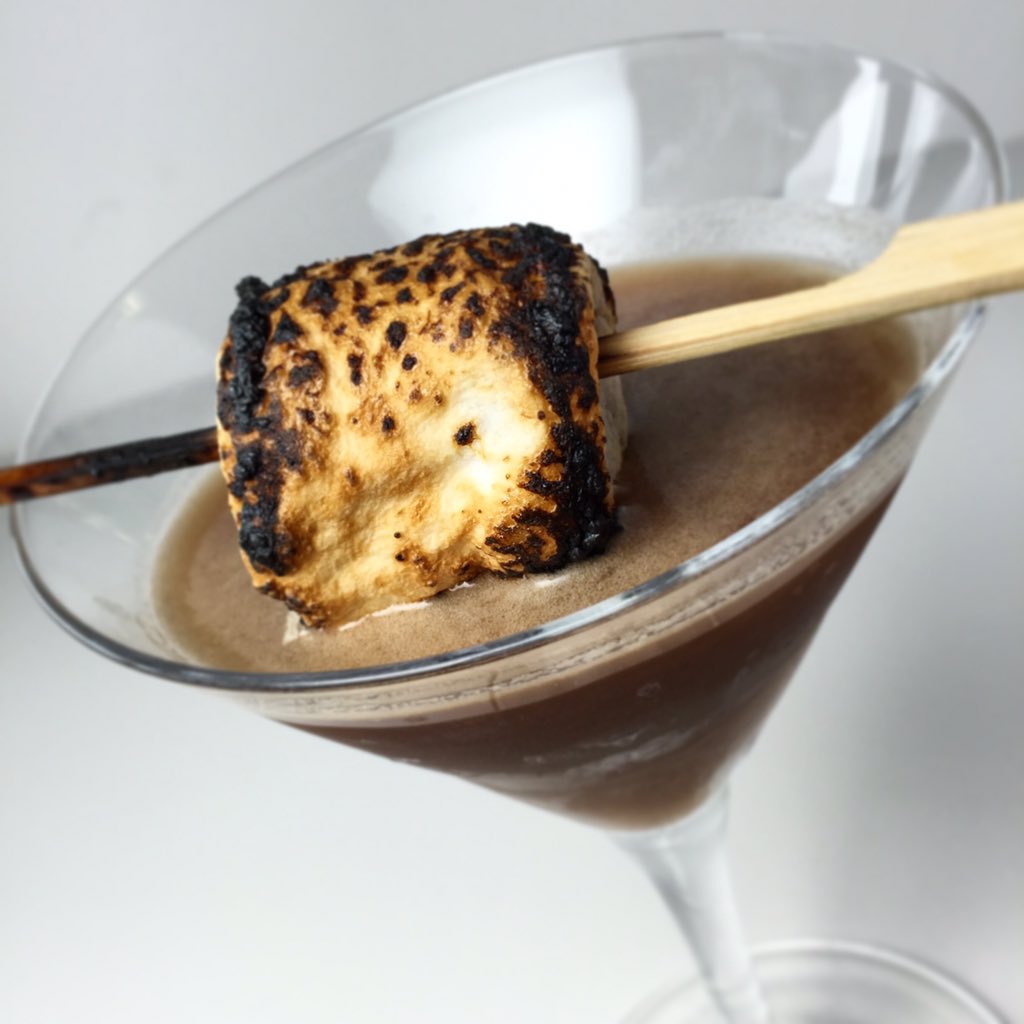 girlscangrill's tweet photo. A5 marshmallow vodka, chocolate liquor with a toasted marshmallow #grillingchats @GrillingChats @lePetiteChef https://t.co/UZeXs7V4ek
