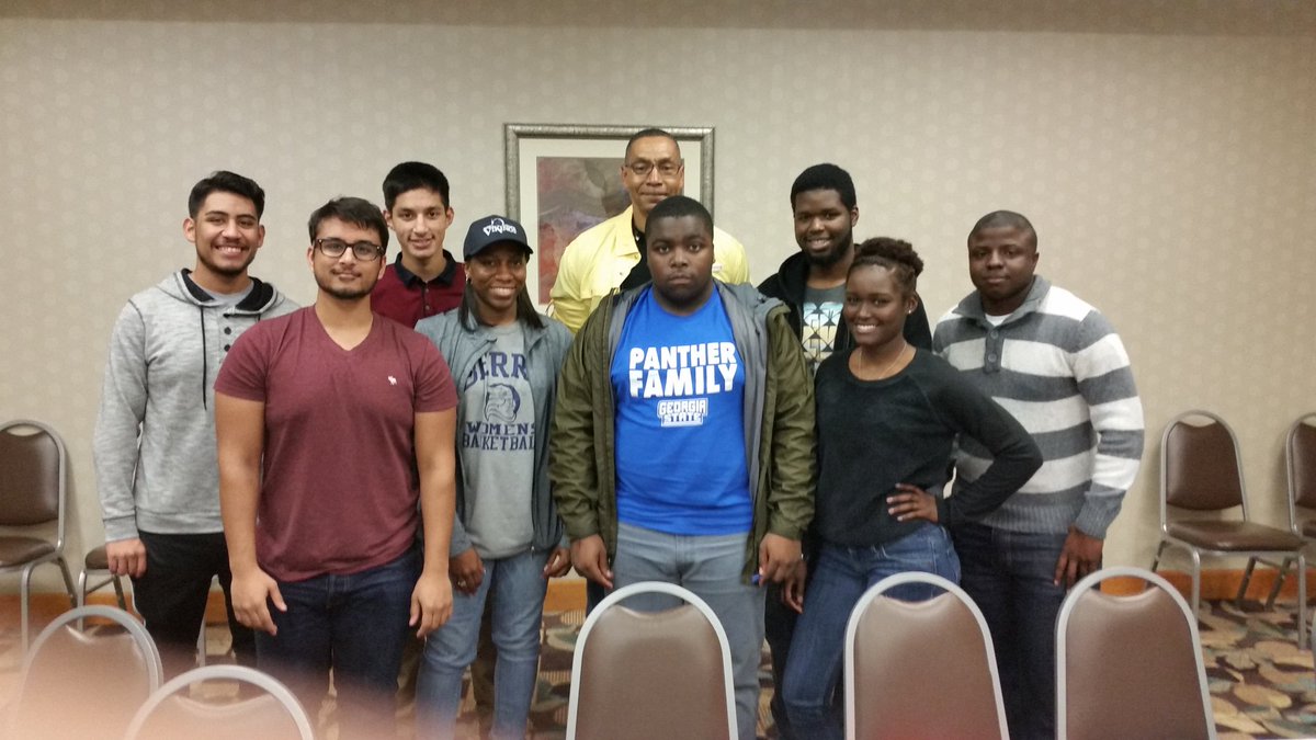 Motorfingers's tweet photo. @Creekside_High Financial Literacy session with former students and coworker. Great breakfast, and conversation. https://t.co/o60hlmLkIP