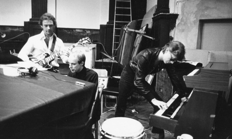 dark_shark's tweet photo. David Bowie, Brian Eno and Robert Fripp during the recording of "Heroes" in 1977 https://t.co/m3lrk5C7s5