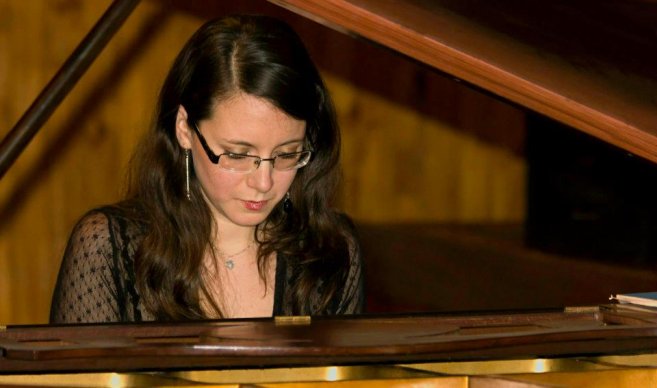 UltimaHoracom's tweet photo. [Espectáculos] Silvia Galeano, la pianista paraguaya que brilla en Argentina  https://t.co/ijCgmkXnW2 https://t.co/vCMpnHGUTX