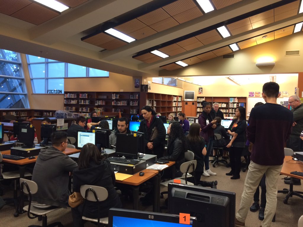 MRHS_CC's tweet image. Financial Aid Apps=$ for college! #FileEarly #BetterMakeRoom @RoadMap2College @WSACouncil @HighlineSchools