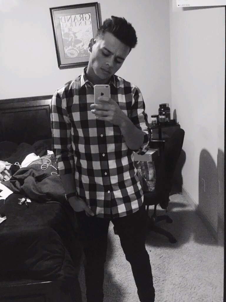 Just because it kills my baby when I post pictures 😏 I love you babygirl ❤