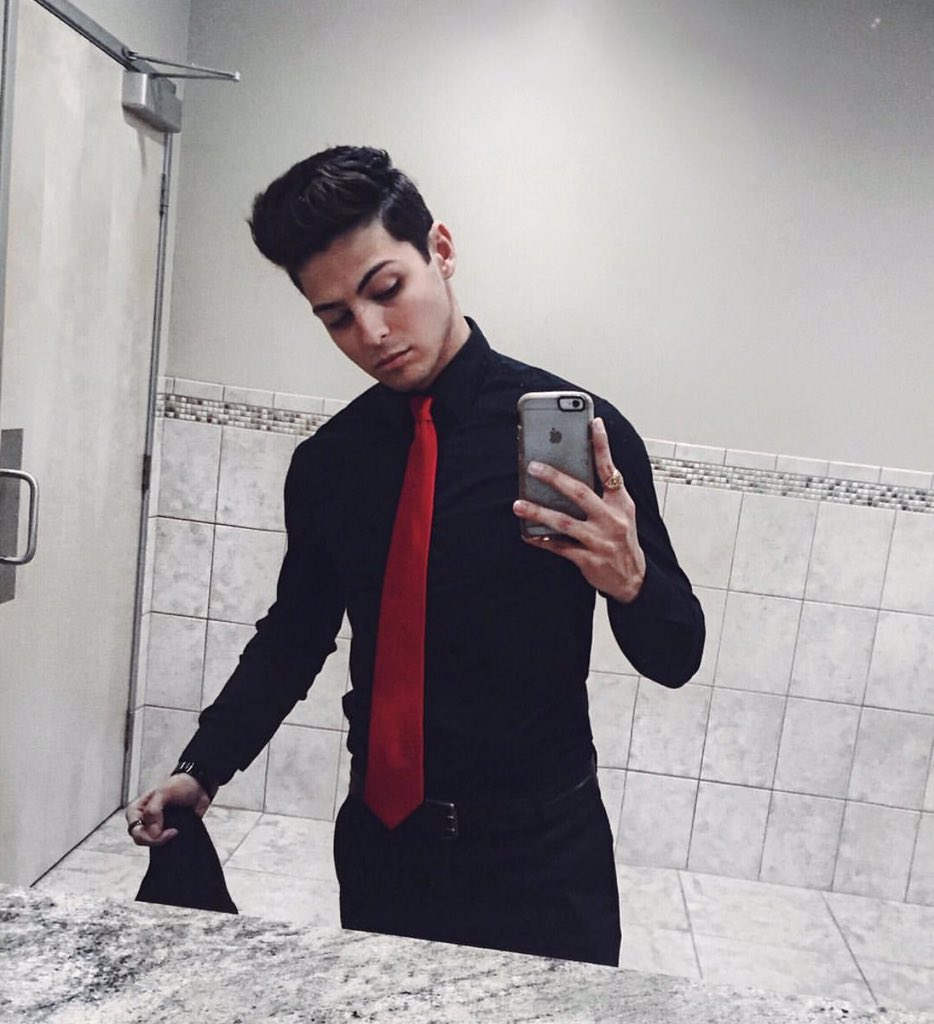 rejectmichaelc's tweet photo. https://t.co/OqyGmJtrxn