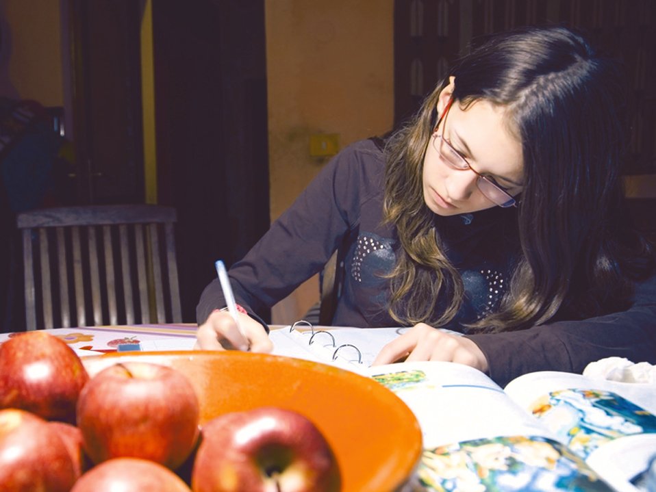 edutopia's tweet photo. A parent's complete guide to helping their children study: https://t.co/H8jqa09gSY. #ptchat https://t.co/QG2svHFyez