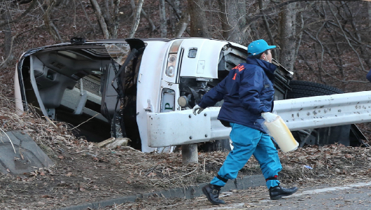 Accidente en autobús dejó al menos 14 muertos en Japón - CYurDW8WkAEM-9v