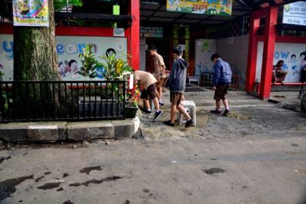sdbpiyes2's tweet photo. Jum'at #GPS
@ridwankamil,@GPSbdg,@relawan_bdg,@se_bdg,@BDGcleanaction,@pietdoank,@disdik_bandung,@bplh_kotabdg https://t.co/ZdpY3vm8sk