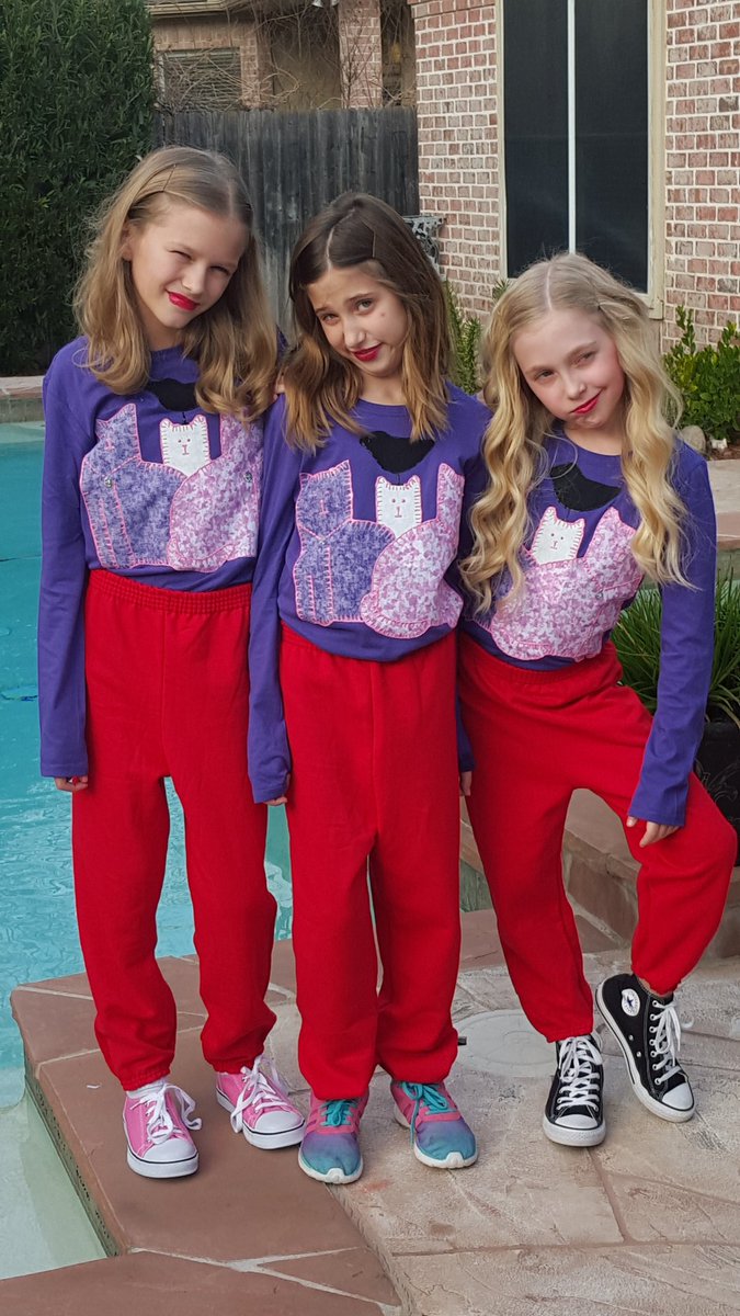 rnpillar's tweet photo. @MirandaSings We love you!! https://t.co/kWgkJpCg5f