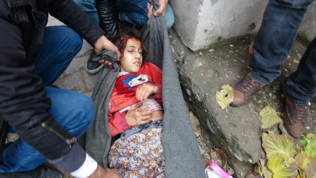 OzgurrGundem's tweet photo. Cizre'de dün evlerine top mermisinin isabet ettiği 10 yaşındaki Büşra ve 12 yaşındaki Yusuf Akkalın yaşamını yitirdi https://t.co/5c595ANdxL