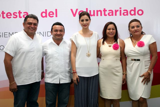 Toma Mariana Zorrilla de Borge protesta al voluntariado del DIF de Puerto Morelos  davidromerovara.com.mx/toma-mariana-z…