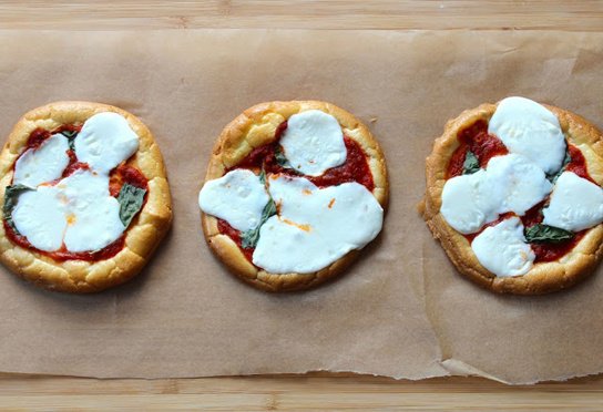 GlamourSpain's tweet image. El sustituto del pan de 2016 se llama #CloudBread: es healthy, versátil y DELICIOSO goo.gl/jVTGL8 #receta