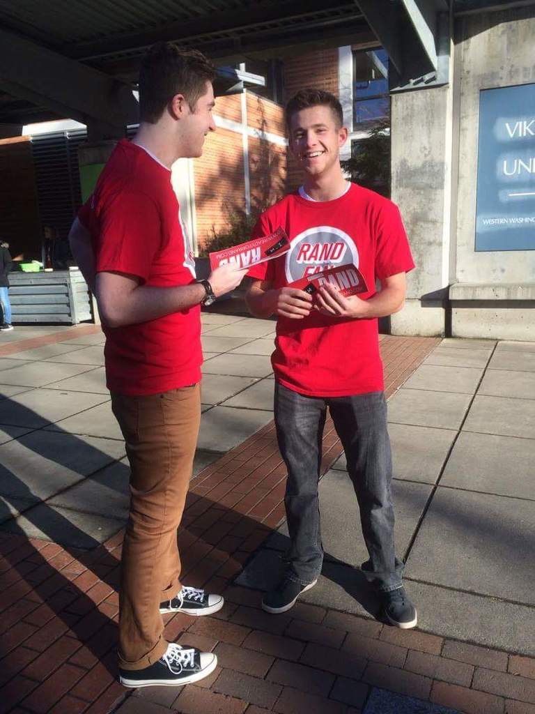 kcrepublican's tweet photo. Rand Paul warriors on campus! #RANDRALLY! #RANDFAN! #IMREADYFORRAND! https://t.co/vfwDQ9hLjC