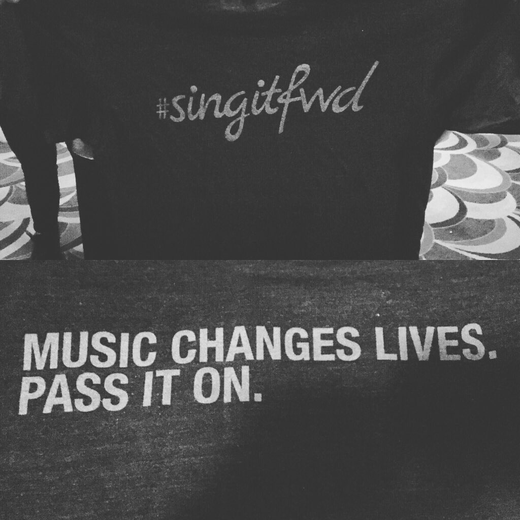 SingitFwd's tweet image. Thank you @GetBoldMerch for printing our #SingItFwdFinale t-shirts. They are flying off the shelves ❤️👍🏻👕