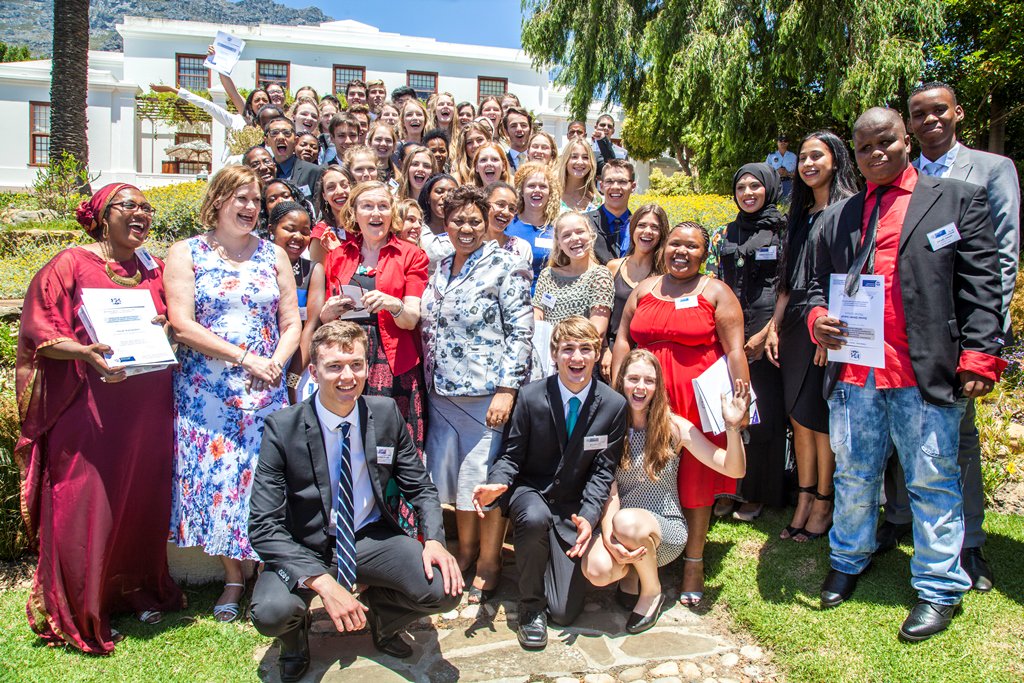 WesternCapeGov's tweet photo. A proud Western Cape celebrates top schools and learners: https://t.co/M0ALTdEKiy #Matrics2015 @WCEDnews https://t.co/rFAAArUsmv