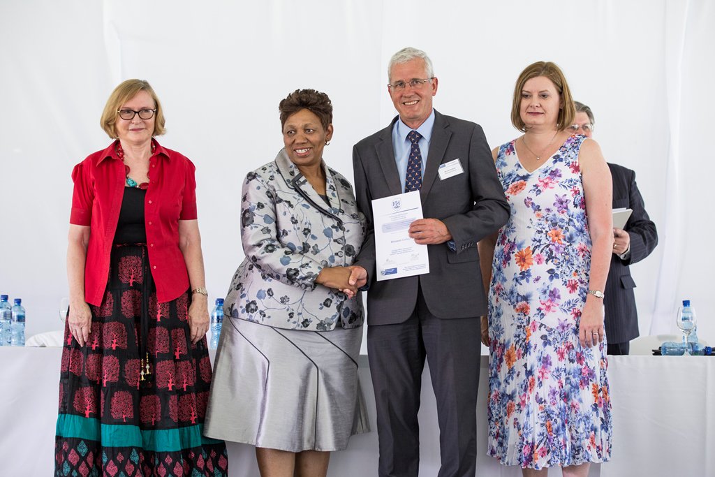 WesternCapeGov's tweet photo. A proud Western Cape celebrates top schools and learners: https://t.co/M0ALTdEKiy #Matrics2015 @WCEDnews https://t.co/rFAAArUsmv