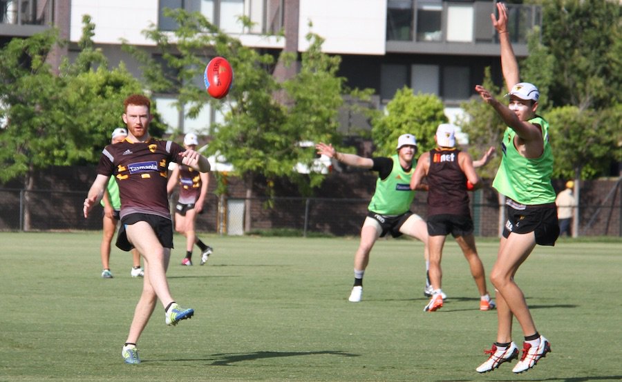 HawthornFC's tweet photo. “It’s snowing back home, so it’s a big difference.”  

Welcome to Hawthorn, @Conor_Glass.

https://t.co/uv3aRgJJVO https://t.co/Fi8Ibarg0Z
