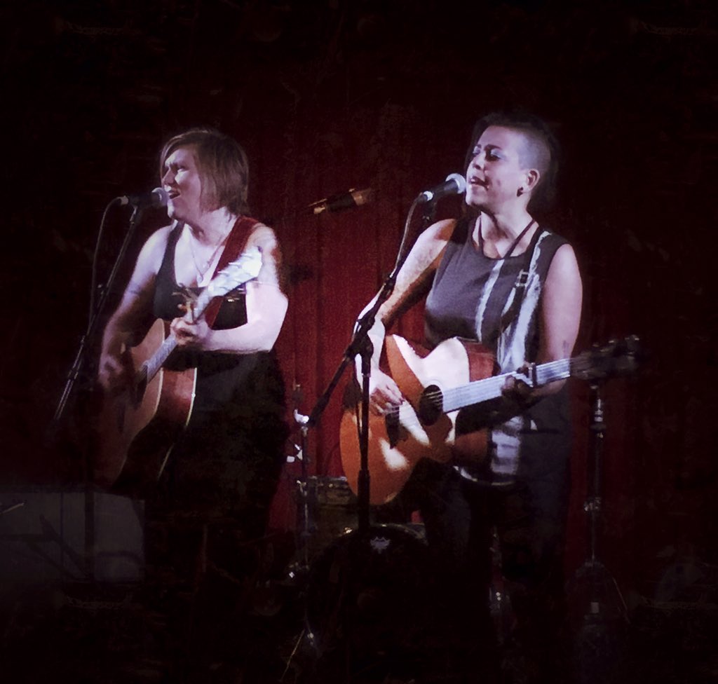 MusicSoop's tweet photo. The music, amazing. The banter, even better. @silentwarmusic at @thehotelcafe https://t.co/RALSy0eY4J