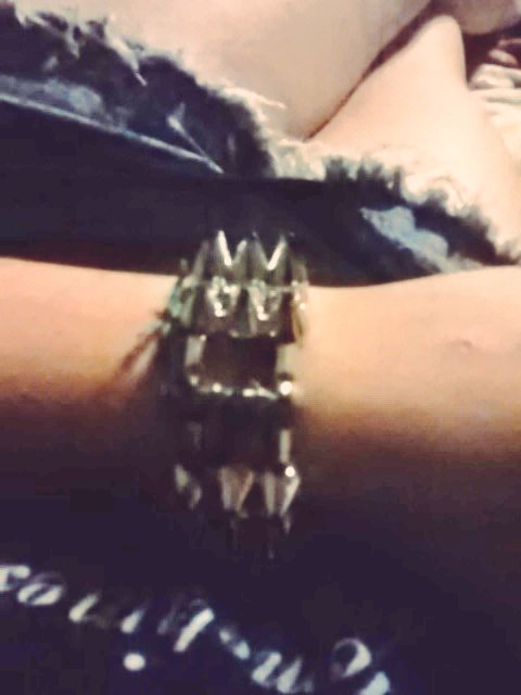 CatusArii's tweet photo. Tengo la pulsera de Elias 🙊👌 https://t.co/nfKmoKVk3r