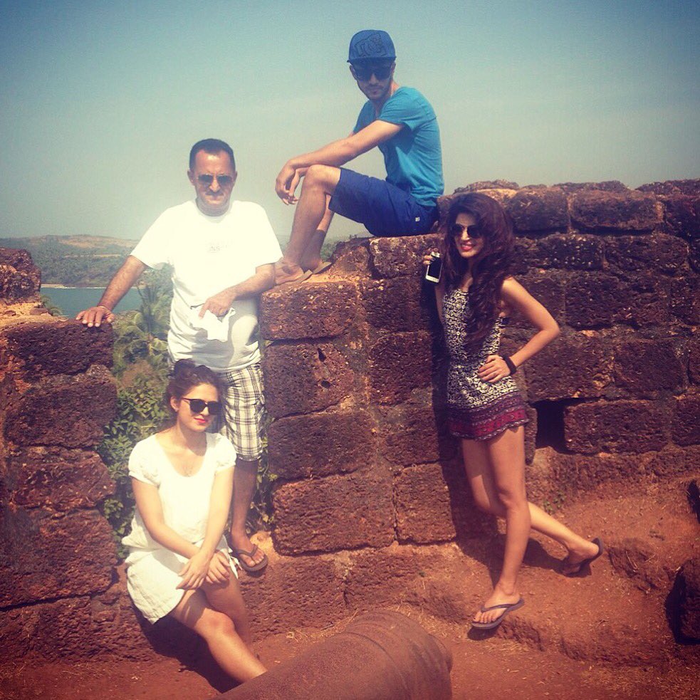 angelcharlie8's tweet photo. #makingMemories #goa #family #happiness # #life #2016treatingmeright โค๏ธโค๏ธ๐๐๐ https://t.co/pzCib00EcC