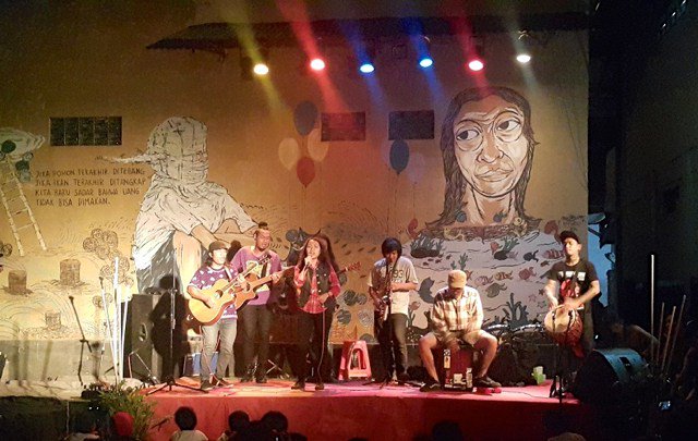 [:id]Mereka Suarakan Jaga Lingkungan Lewat Seni dan Hasil Tani[:] cces.or.id/mereka-suaraka…