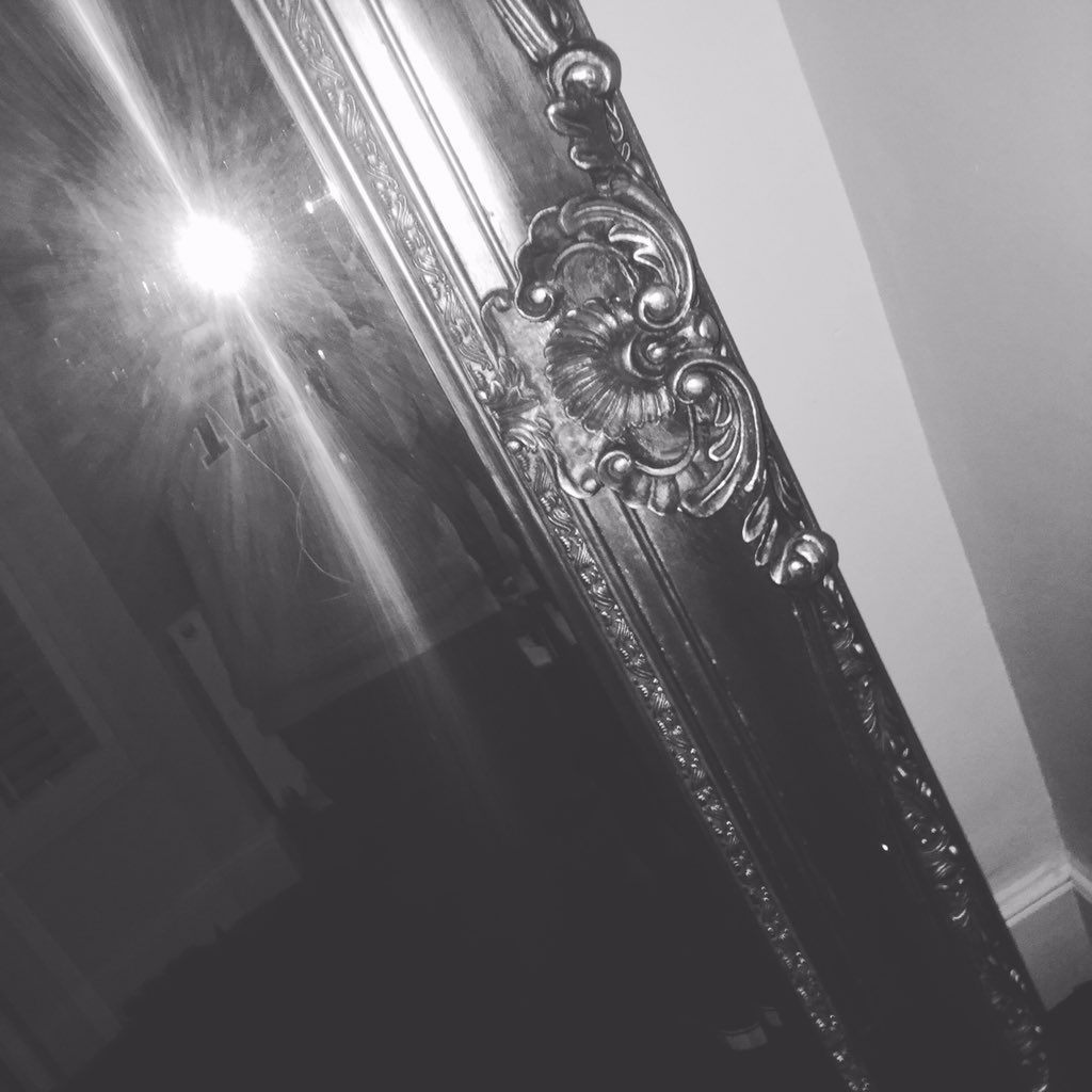 harribo299's tweet photo. #mirrorselfie https://t.co/eRm0a4vPmS