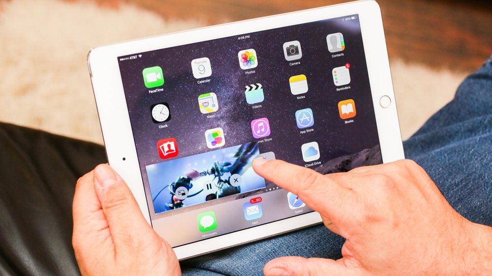 CNET's tweet photo. 7 new features coming to your iPhone and iPad with iOS 9.3 https://t.co/YIuFxQ38KA https://t.co/J8Bj9Zuoo8