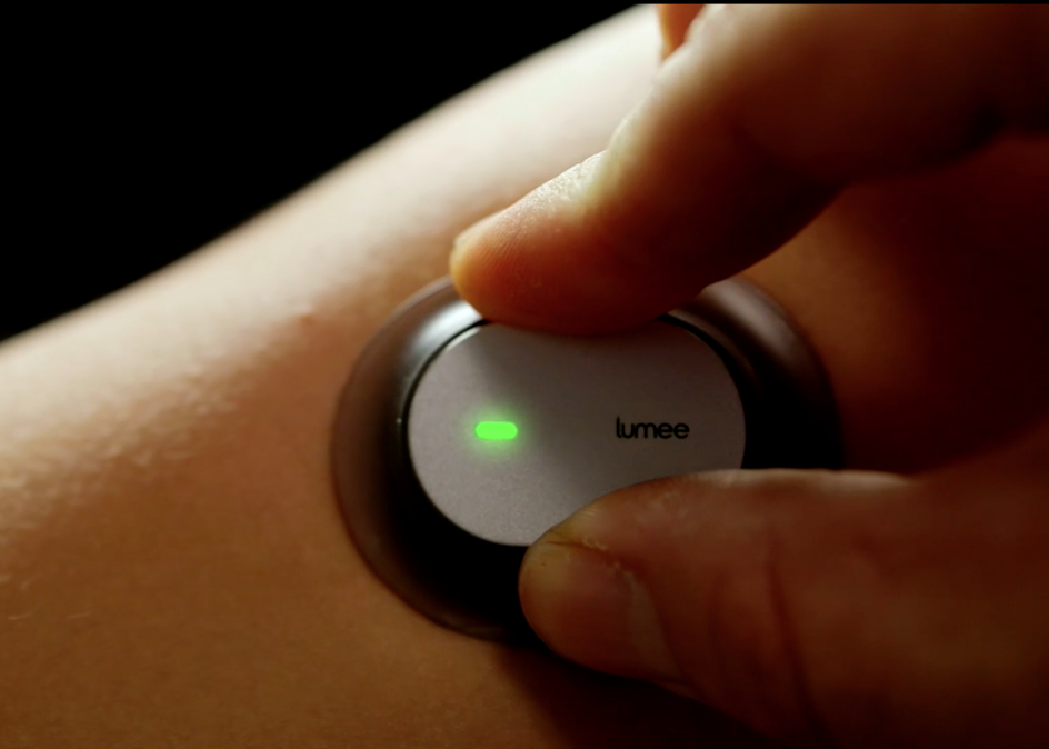ForbesTech's tweet photo. This tiny biosensor debuted at CES can continuously monitor your body chemistry https://t.co/PtmiWtbsUj https://t.co/5oNAuGrbEp