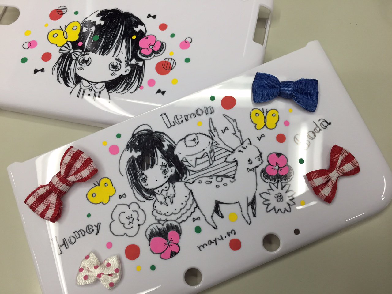 りぼん編集部 りぼん２月号の新連載 ハニーレモンソーダ が早速人気爆発 村田真優先生の３ds Llケースは １色で描かれた イラストがオシャレすぎv W カラフルリボンがアクセント 大人かわいすぎます 何度も言いますが 直筆 です