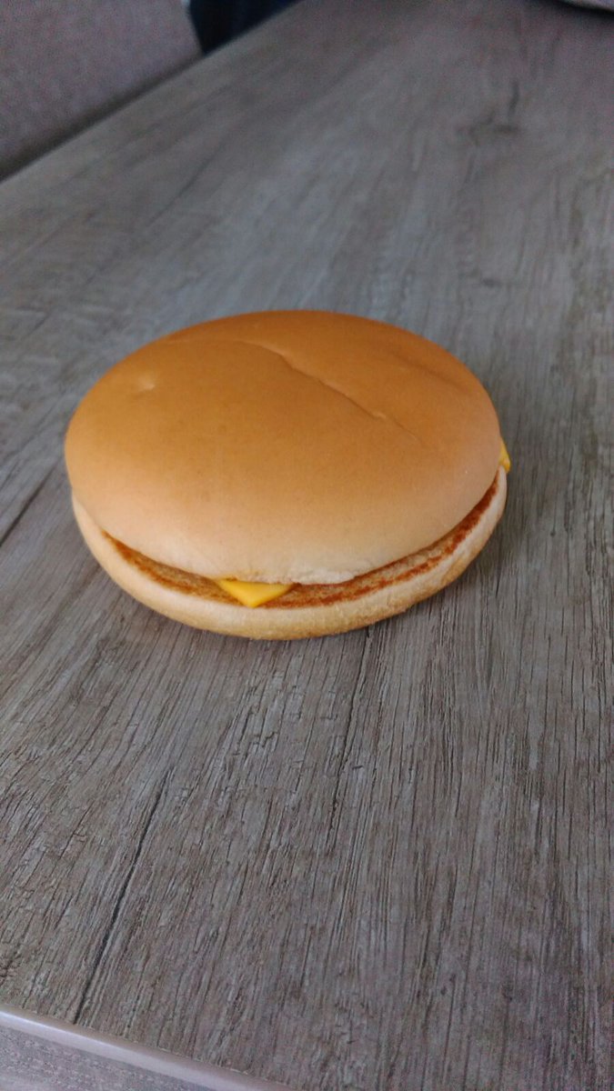 Gemiste (cheeseburger) kans voor <a href="/McDonaldsNL/">McDonald's NL</a>  :mcDrive Kampen stond niet op te letten, cheeseburger "lightversie "