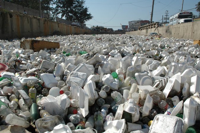 RobinHood_INA's tweet photo. Jgn pesen makan dgn Styrofoam (Sang #SampahAbadi) https://t.co/jqrlnS0cHv @Hijaukudotcom @trashicool @GreenpeaceID https://t.co/KUcPupWf2o