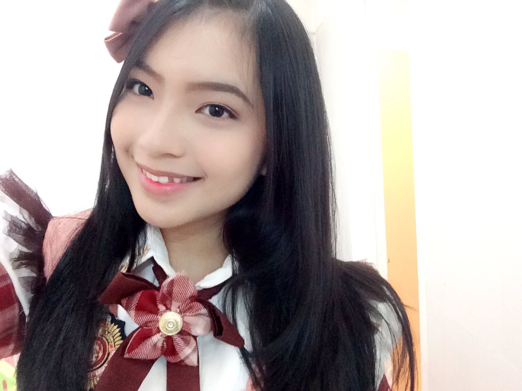 _shaniagracia31's tweet photo. Sebagai gantinyaa, share foto deeh ya ehehe✌️💕 https://t.co/YeYE9V9l2v