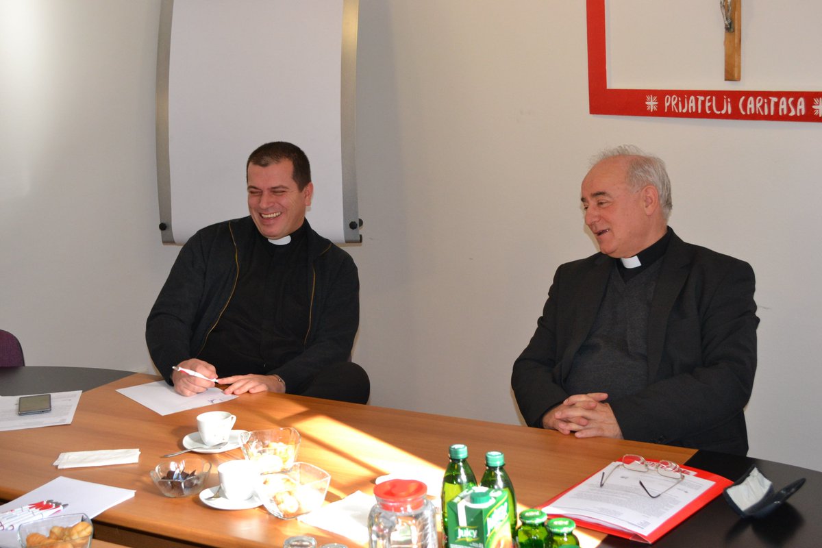 CaritasBiH's tweet photo. @CaritasBiH 13. siječnja 2016. održan je sastanak ravnatelja Caritasa BiH i ravnatelja nad/biskupijskih Caritasa. https://t.co/dGtr5Xnm45